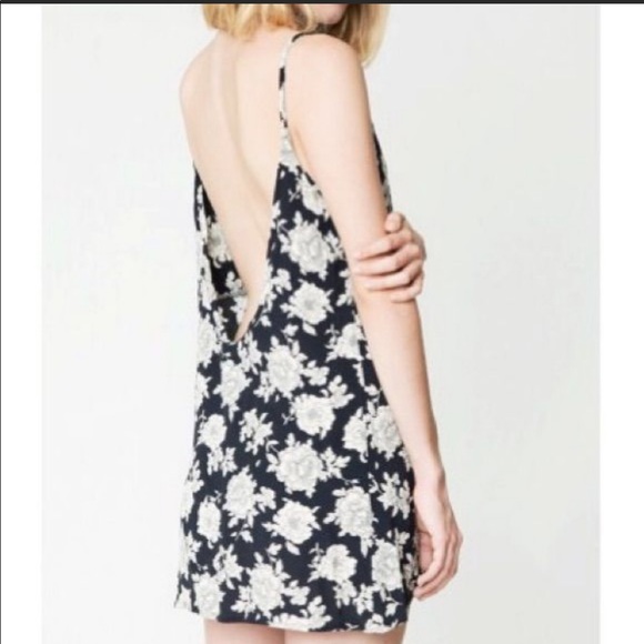 ⭐️HP⭐️ BNWT Brandy Melville Floral Lynette Dress - Picture 3 of 7